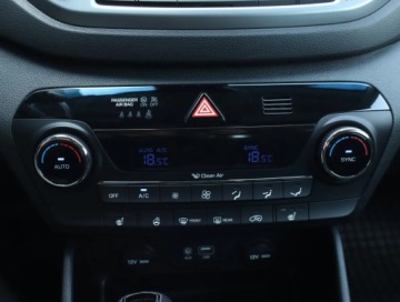 Hyundai Tucson III SUV 1.7 CRDi 141KM 2016 Hyundai Tucson 1.7 CRDi, Salon Polska, zdjęcie 19