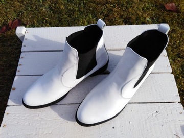 43 БЕЛЫЕ ЖЕНСКИЕ КОЖАНЫЕ БОТИНКИ НА ПЛОСКОМ КАБЛУКЕ, УТЕПЛЕННЫЕ Ботинки челси