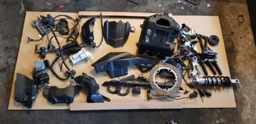 Yamaha MT-09 13- podnóżek set ogon pompa paliwa abs hamulcowa amortyzator