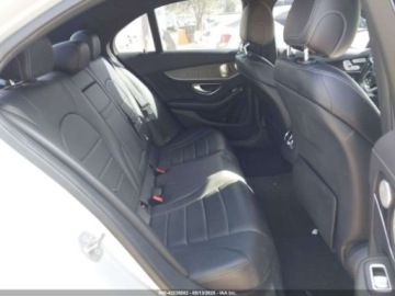 Mercedes Klasa C W205 2017 Mercedes-Benz Klasa C 2017 MERCEDES-BENZ C 300 LUXURYSPORT 2.0 Benzyna, zdjęcie 13