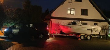 яхта, моторная лодка, каюта-каюта, двигатель 40 л.с. и прицеп GVM 1320 кг.