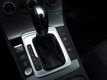 Volkswagen Passat B7 Variant 2.0 TDI CR DPF BlueMotion 140KM 2013 VW Passat 2.0 TDI, Salon Polska, DSG, Navi, Xenon, zdjęcie 15