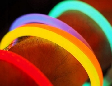 БРАСЛЕТЫ С ФЛУОРЕСЦЕНТНЫМИ СВЕТАМИ, 100 ШТ.