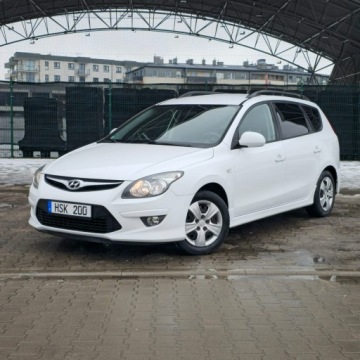 Hyundai i30 I CW Facelifting 1.4 DOHC 109KM 2011 Hyundai i30 1.4 Benzyna Blue Classic Manual 109KM, zdjęcie 1