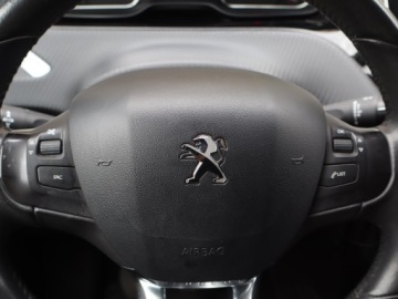 Peugeot 2008 I SUV Facelifting 1.2 PureTech 110KM 2016 Peugeot 2008 1.2 PureTech, Salon Polska, zdjęcie 16
