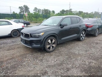 Volvo XC40 Crossover 2.0 T5 247KM 2020 Volvo XC 40 T5 Momentum 2020 2.0l 2.0 Benzyna 248KM, zdjęcie 1