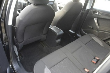 Peugeot 2008 I SUV Facelifting 1.2 PureTech 82KM 2017 Peugeot 2008 1.2 doinwestowany Android Auto Car, zdjęcie 31