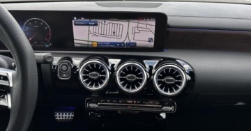 Mercedes CLA C118/X118 Shooting Brake Facelifting 1.3 180 136KM 2024 Mercedes-Benz CLA Shooting Brake Od Dealera AMG FV23 Brazowa tapicerka Nig, zdjęcie 9