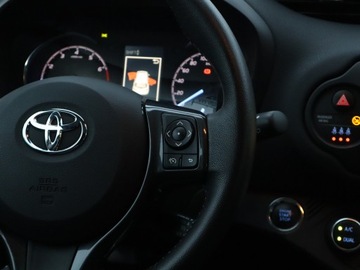 Toyota Yaris III Hatchback 5d Facelifting 2017 1.5 Dual VVT-iE 111KM 2019 Toyota Yaris 1.5 Dual VVT-i, Navi, Klima, zdjęcie 19