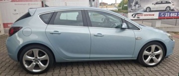 Opel Astra J Hatchback 5d 1.4 Turbo ECOTEC 140KM 2010 Opel Astra Opel Astra 1.4 Turbo Cosmo 1.4 Benzyna 140KM, zdjęcie 26