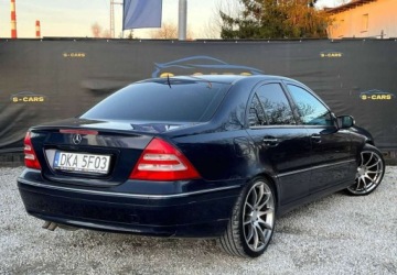 Mercedes Klasa C W203 Sedan W203 1.8 129KM 2004 Mercedes-Benz Klasa C Mercedes-Benz C180 2.0b ZADBANY FELGI 19 TOMASON, zdjęcie 3