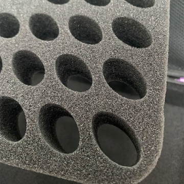 Футляр-органайзер на 60 лаков для ногтей.