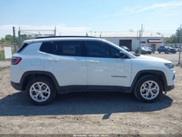 Jeep Compass II 2024 Jeep Compass 2024, Latitude, 4x4, od ubezpieczalni 2.0 Benzyna 200KM, zdjęcie 3