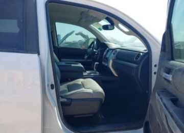 Toyota Tundra II 2021 Toyota Tundra 2021, 5.7L, 4x4, SR5, od ubezpieczalni 5.7 Benzyna 381KM, zdjęcie 9