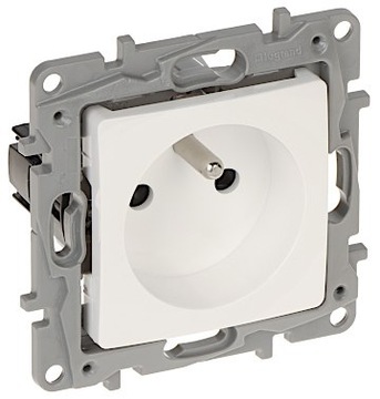 GNIAZDO POJEDYNCZE LE-664536 Niloe 230 V 16 A LEGRAND