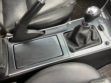 KONZOLA STŘEDNÍ  PANEL KLIMATIZACE RÁDIO MŘÍŽKA VENTILACE MAZDA 6 FACELIFT DEKORACE