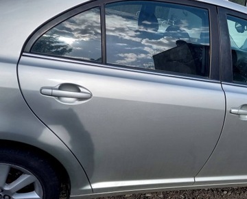 DVEŘE KOMPLETNÍ PRAVÝ ZADNÍ TOYOTA AVENSIS II T25 SEDAN