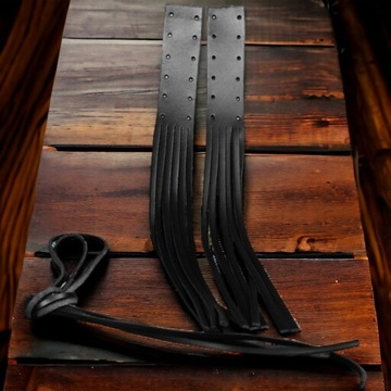 Кожаные накладки на рычаги тормоза и сцепления.