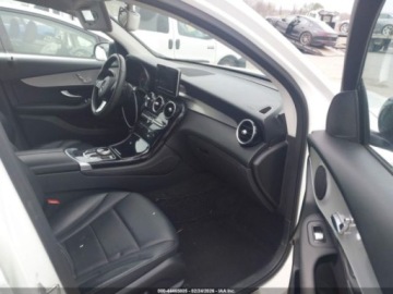 Mercedes GLC C253 2017 Mercedes-Benz GLC 2017 MERCEDES-BENZ GLC 300 COUPE 4MATIC 2.0 Benzyna 241KM, zdjęcie 5