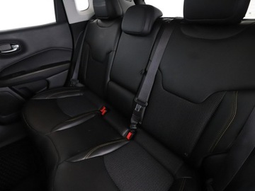 Jeep Compass II SUV 1.4 MultiAir 140KM 2019 Jeep Compass Grzane fotele grzana kierownica klima, zdjęcie 16