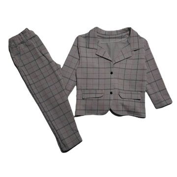 Элегантный комплект из клетчатого костюма, куртки и брюк.