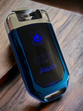 АВТОМОБИЛЬНЫЙ БРЕЛОК AUDI RGB СВЕТОДИОДНАЯ ЗАЖИГАЛКА ПОДАРОЧНАЯ КОРОБКА С БАНТОМ