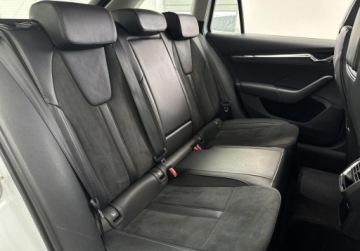 Skoda Octavia IV Kombi 2.0 TDI SCR 200KM 2022 Skoda Octavia 2.0TDI 200KM 4x4 Scout Matrix Hak ACC Ambiente Head-Up El.Fo, zdjęcie 15