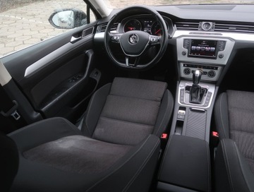 Volkswagen Passat B8 Variant 2.0 TDI BlueMotion SCR 150KM 2016 VW Passat 2.0 TDI, Automat, Navi, Klima, zdjęcie 6