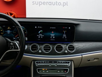 Mercedes Klasa E W213 Limuzyna Facelifting 2.0 220d 200KM 2022 MERCEDES-BENZ E Klasa 220 d 4-Matic 2.0 (200KM) 2022, zdjęcie 19