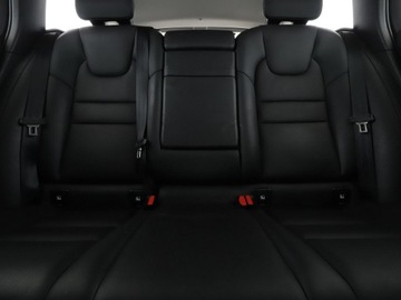 Volvo V60 I Kombi Facelifting 2.0 D4 DRIVE-E 190KM 2018 Volvo V60 2.0 D4 Automat Momentum Nawigacja, zdjęcie 17