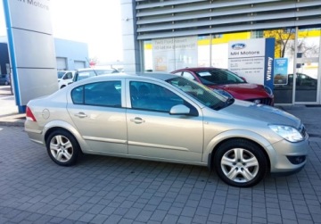 Opel Astra H Sedan 1.6 ECOTEC 115KM 2009 Opel Astra I wlasciciel 1.6 Benzyna 115KM, zdjęcie 5