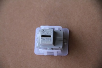 OSVĚTLENÍ INTERIÉR LED W ČALOUNĚNÍ DVEŘE GOLF 8 5H0919390F