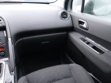 Peugeot 3008 I Crossover Facelifting 1.2 PureTech 130KM 2015 Peugeot 3008 1.2 PureTech, Klima, Klimatronic, zdjęcie 7