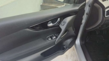 Nissan Qashqai II Crossover 1.5 dCi 110KM 2017 Nissan Qashqai 1,5 diesel NAVI klimatronic OPLACONY 133 tys km 1.5 Diesel, zdjęcie 6