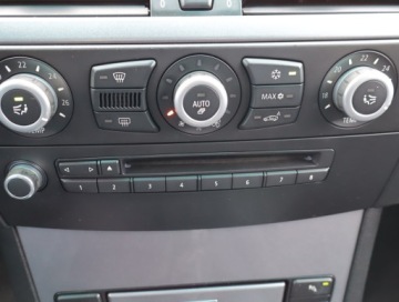 BMW Seria 5 F10-F11 2010 BMW 5 520d, Navi, Klima, Klimatronic, Tempomat, zdjęcie 11