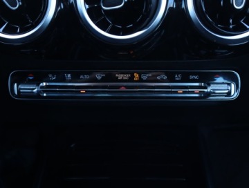 Mercedes Klasa B W247 Sports Tourer 2.0 B200d 150KM 2019 Mercedes B B 200 d, Automat, Skóra, Navi, Klima, zdjęcie 19