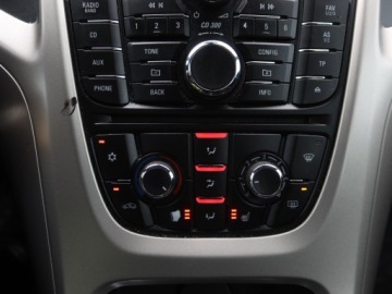 Opel Astra J Hatchback 5d 1.4 Twinport ECOTEC 100KM 2012 Opel Astra 1.4 16V, Klima, Tempomat, Parktronic, zdjęcie 12