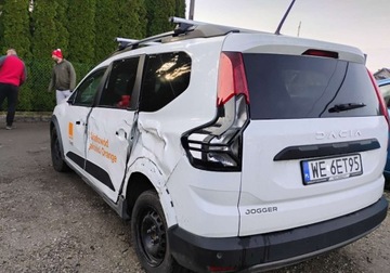 Dacia Jogger 1.0 TCe 110KM 2024 Dacia Jogger 2024r, 1.0 Benzyna. Uszkodzone boki. Poobijany. VAT 23 brutto, zdjęcie 3