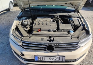 Volkswagen Passat B8 Variant 2.0 TDI BlueMotion SCR 150KM 2019 Volkswagen Passat 2019r, 2.0 TDI. AUTOMAT. Lekko przetarty prawy bok. Jezd, zdjęcie 5