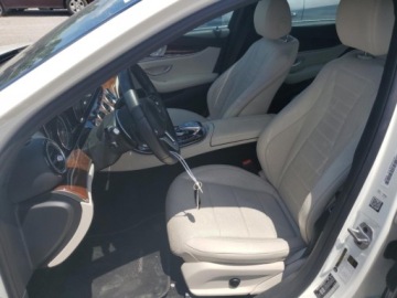 Mercedes Klasa E W213 2019 Mercedes-Benz Klasa E 450 4MATIC, 2019r., 4x4, 3.0L 3.0 Benzyna 362KM, zdjęcie 7