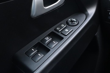 Kia Sportage III SUV 1.6 GDI 135KM 2013 Kia Sportage 1.6 GDI, Klima, Tempomat, Parktronic, zdjęcie 19