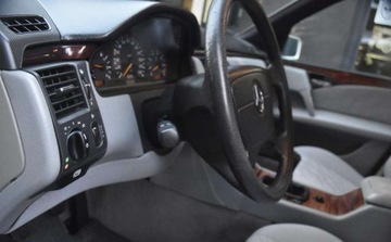 Mercedes Klasa E W210 Sedan 2.3 150KM 1996 Mercedes-Benz Klasa E Mercedes-Benz Klasa E 230 Classic 2.3 Benzyna 150KM, zdjęcie 11