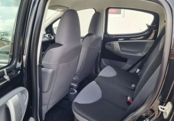 Peugeot 107 Hatchback 5d 1.0 12V 68KM 2010 Peugeot 107 Miejskie Auto 1.0 Benzyna ZADBANE Niski Przebieg SERWIS Black, zdjęcie 7