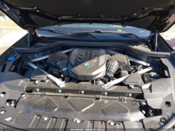 BMW X6 G06 2022 BMW X6 M50i 2022 4.4l 4.4 Benzyna 523KM, zdjęcie 8