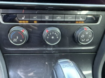 Volkswagen Golf VII Variant Facelifting 1.6 TDI-CR DPF BMT 115KM 2018 Volkswagen Golf Automat. Radar. Asystent. Navi ., zdjęcie 24