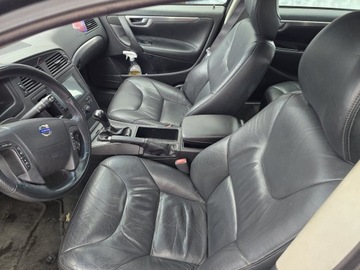 Volvo V70 II 2.4 140KM 2004 Volvo V70 2.4 benzyna 140 KM Skóra Klimatronic Nowy rozrząd, zdjęcie 4