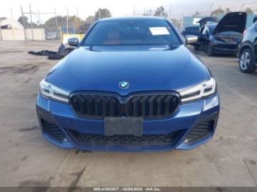 BMW Seria 5 G30-G31 2021 BMW M5 2021, 4.4L, 4x4, M550I 4.4 Benzyna 523KM, zdjęcie 1