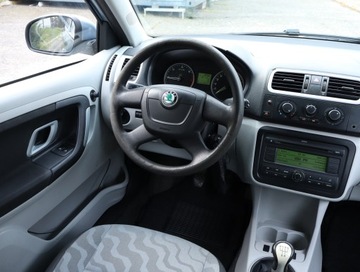 Skoda Fabia II Hatchback 1.4 TDI 80KM 2009 Skoda Fabia 1.4 TDI, HAK, Klima,ALU, zdjęcie 6