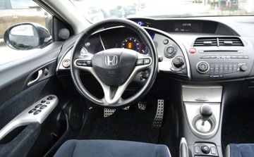 Honda Civic VIII Hatchback 5d 1.4 i 83KM 2006 Honda Civic BEZWYPADKOWE - Niski przebieg - po oplatach gotowa do rejestra, zdjęcie 4