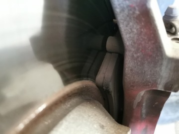 BRZDY PŘEDNÍ KOTOUČE TŘMENY PORSCHE CAYENNE 4.5